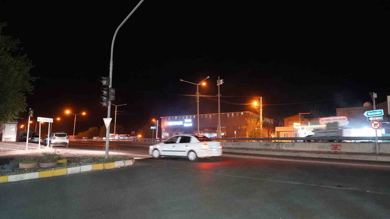 Bismil'de yolun karşısına geçmeye çalışan 8 yaşındaki çocuk yaşamını yitirdi