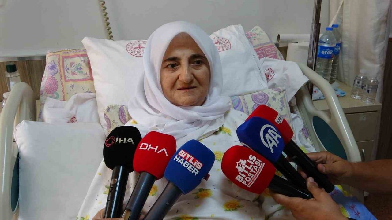 Bitlis'te ileri laparoskopiyle 70 yaşındaki hastanın tüm kalın bağırsağı alındı