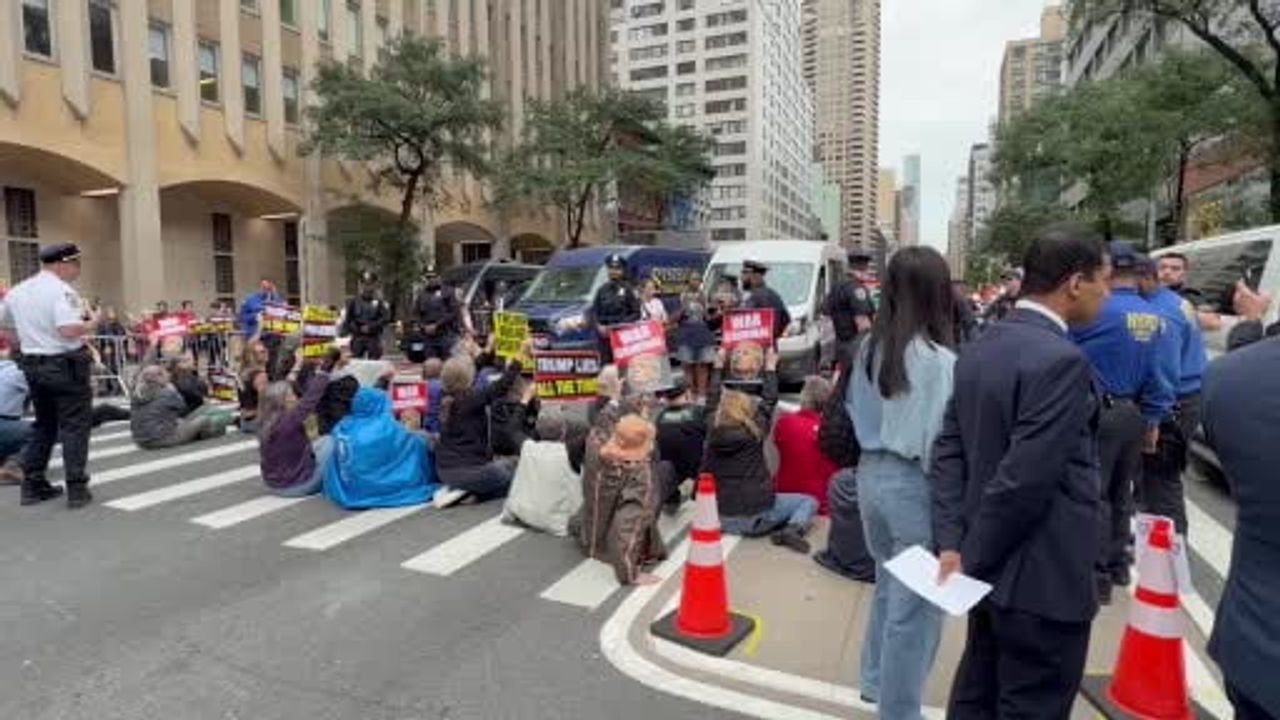 BM açılışı öncesi New York'ta Trump karşıtı gösteri
