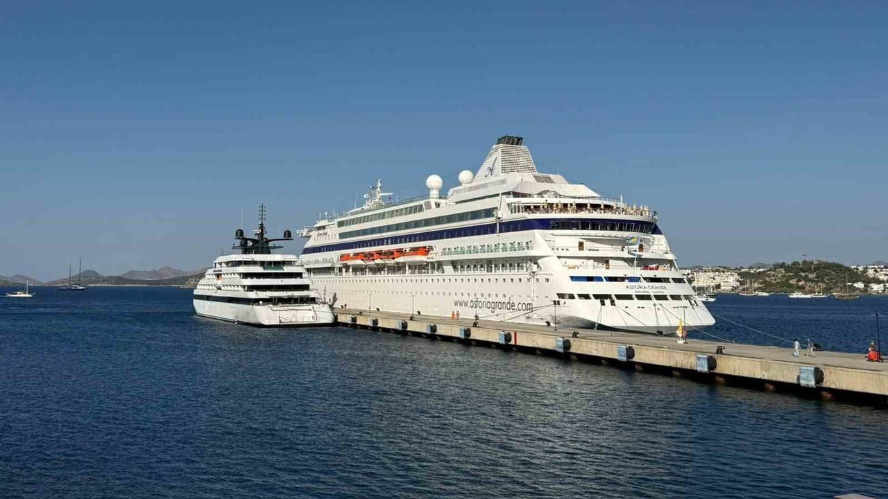 Bodrum'da iki kruvaziyerle 836 misafir ağırlanıyor