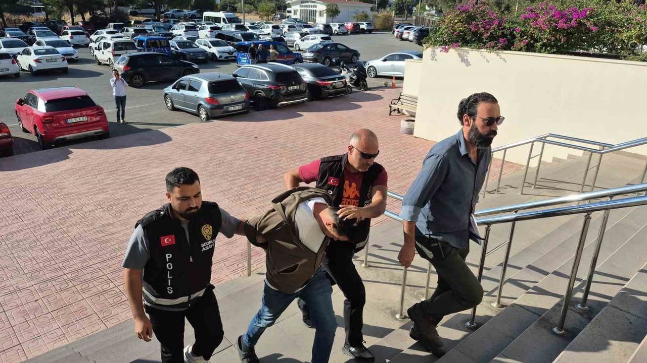 Bodrum'da odaları ayırmışlardı: kavga sonrası bıçaklanan kişi hayatını kaybetti, şüpheli adliyeye sevk edildi