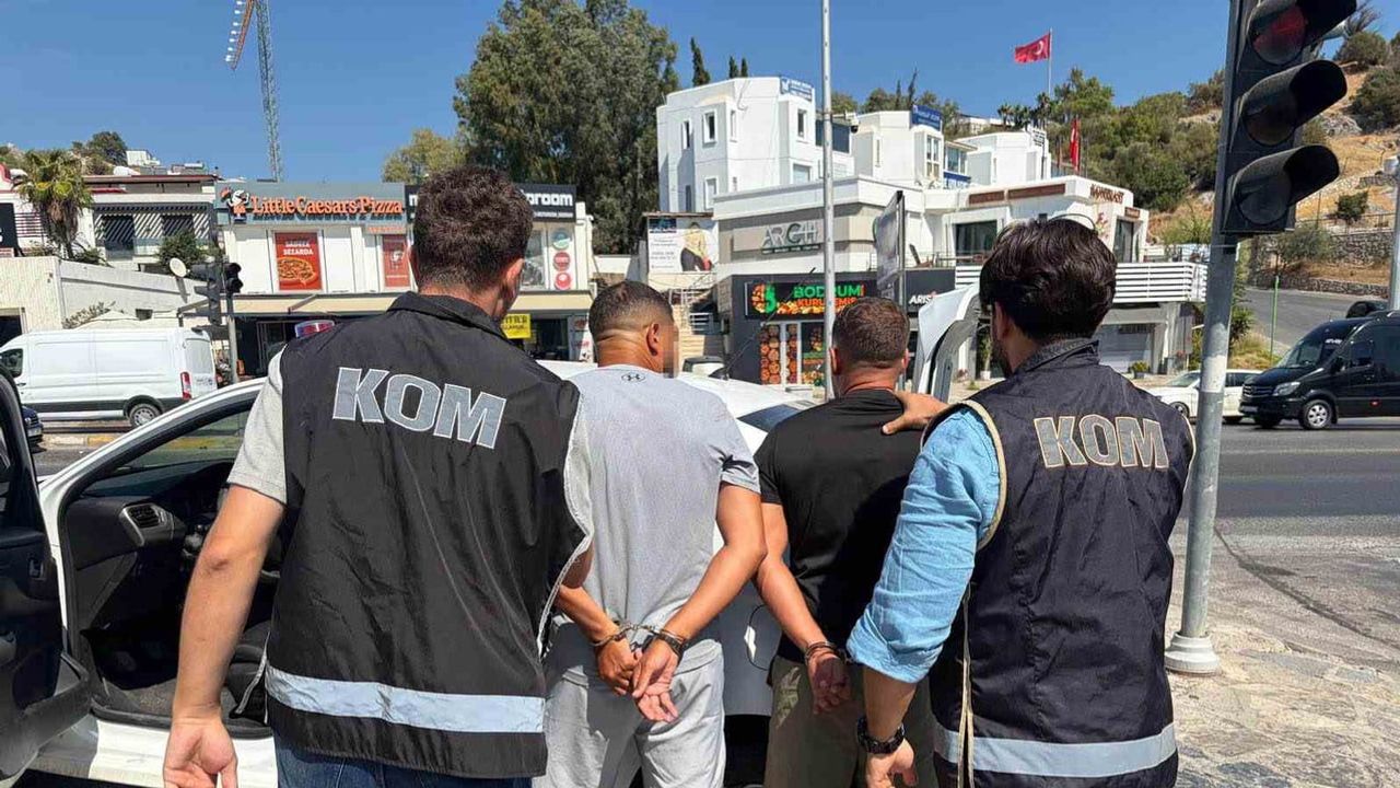 Bodrum'da sahte pasaportla dolaşan Fransa vatandaşı kırmızı bültenle aranıyordu