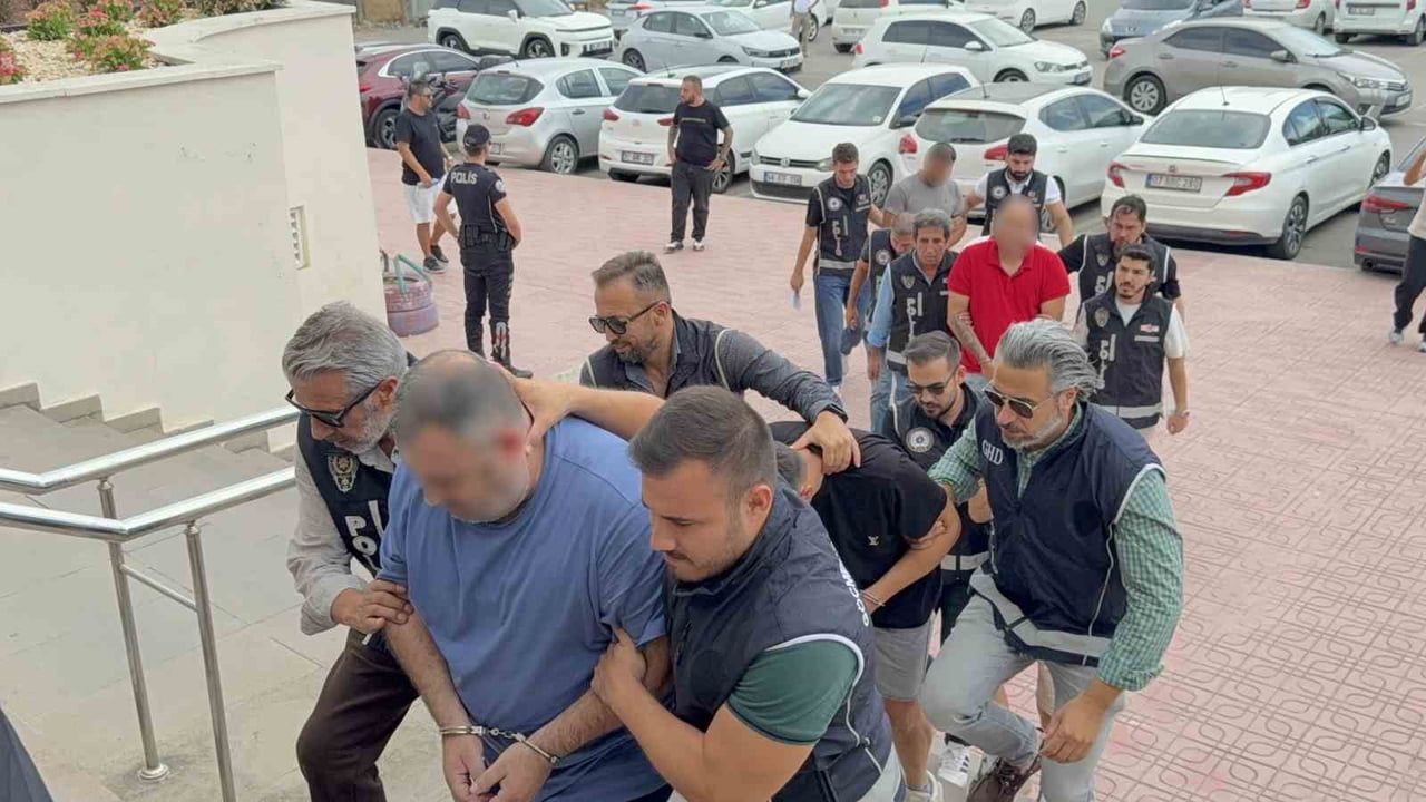 Bodrum'da senet ve çek deliliyle yürütülen tefecilik soruşturmasında sekiz şüpheli adliyeye sevk edildi