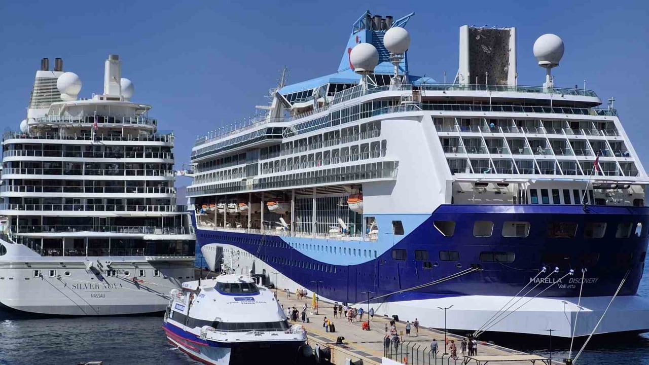 Bodrum limanında turizm hareketliliği: iki kruvaziyer 2 bin 484 ziyaretçi getirdi