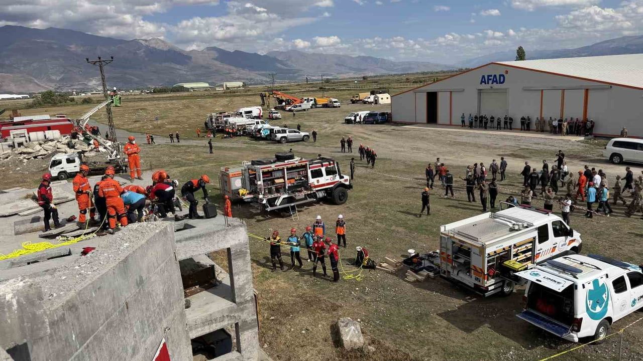 Bölge çapında seferberlik: Erzincan'da 6,9 büyüklüğünde deprem tatbikatı