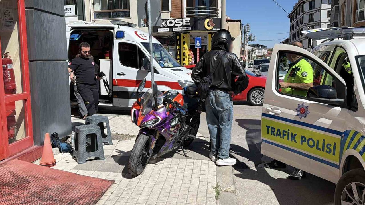 Bolu'da otomobil ile motosiklet çarpıştı: iki kişi hafif yaralandı