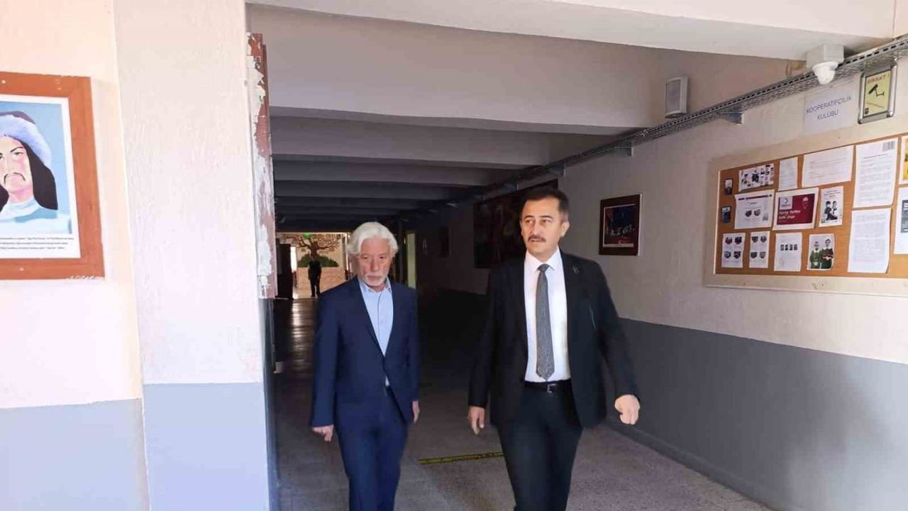 Bolvadin'de eğitimde yerinde tespit: Keleş öğretmen ve öğrencileri dinledi