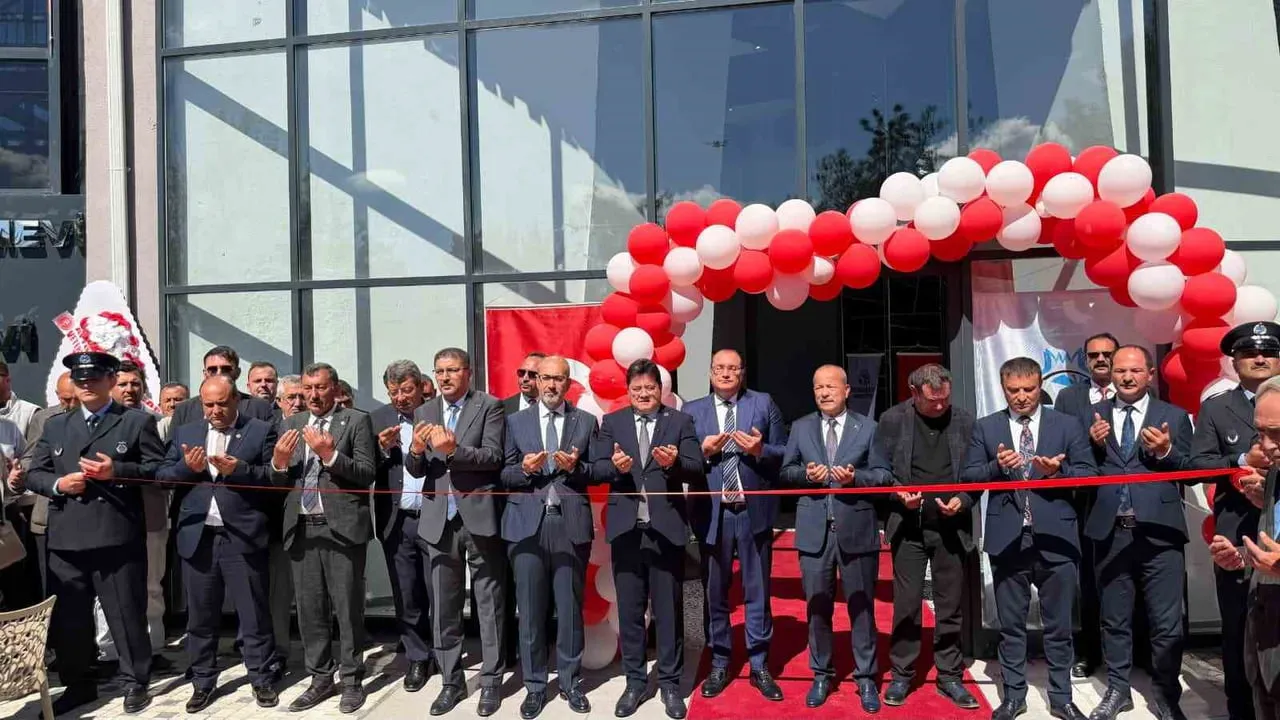 Bolvadin'de Özdemir Bayraktar Horan Bilimevi ve Uzay Gözlemevi açıldı