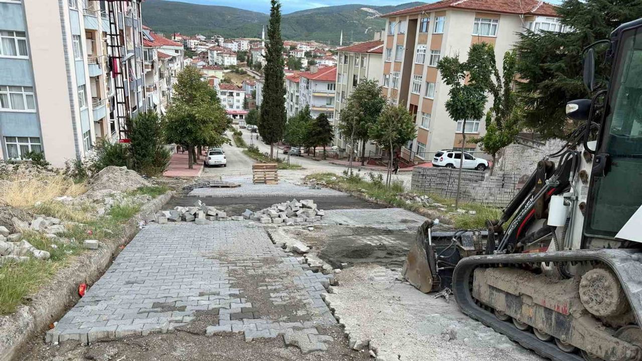 Boyabat'ta ulaşımı rahatlatacak cadde çalışması devam ediyor