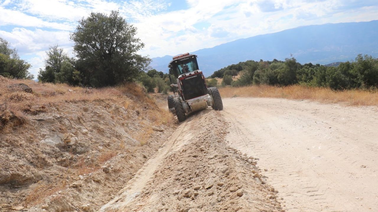 Bozdoğan’da Asma Mahallesi'nde yol konforu hedefi: tesviye ve şarampol çalışmaları