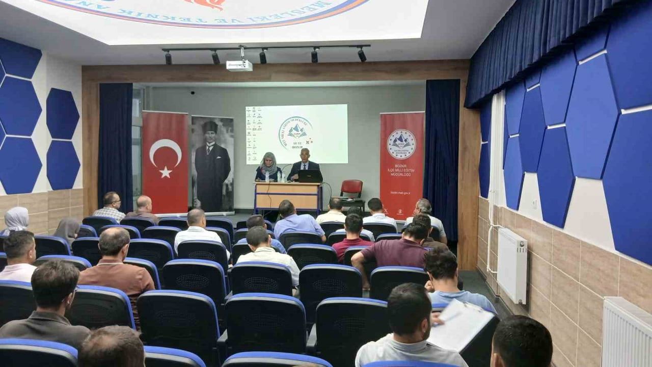 Bozkır'da okul müdürleri yeni eğitim yılına hazırlık için toplandı