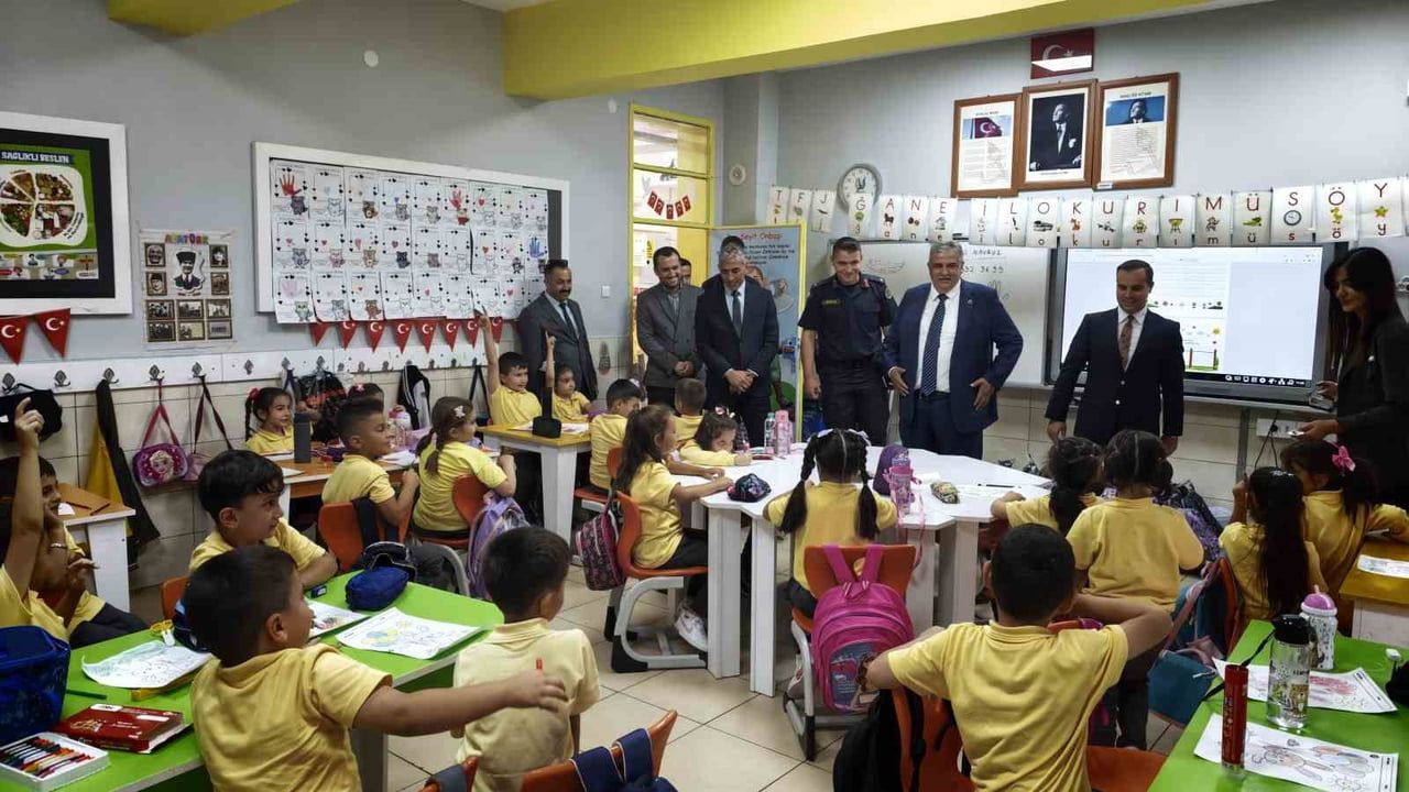 Bozkır'da yeni eğitim yılı coşkusu: 240 birinci sınıf ders başı yaptı