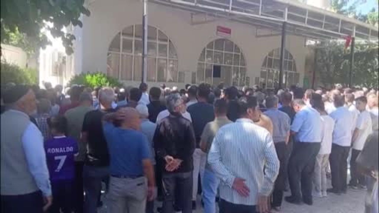 Bozova'da kaza kurbanı aile son yolculuğuna uğurlandı