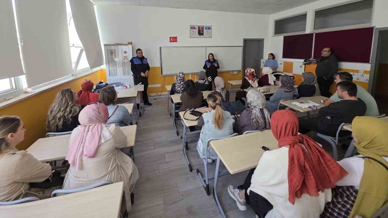 Bozüyük'te ailelere çocuk güvenliği odaklı eğitim: akran zorbalığı ve internet kullanımı