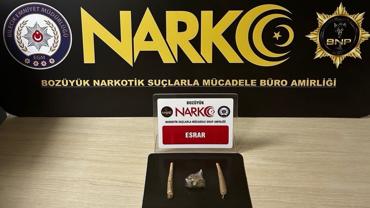 Bozüyük'te şüpheli şahsın üzerinde sarılı esrar ele geçirildi
