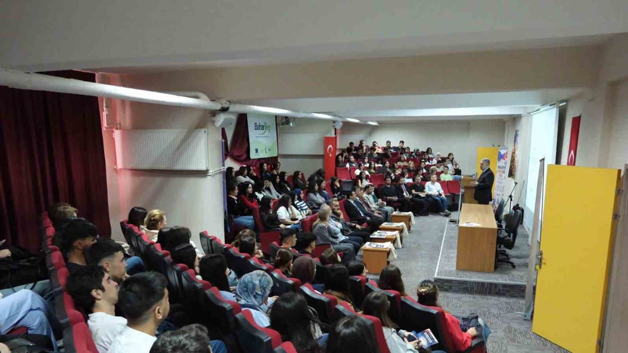 Buharkent'te gençlere Erasmus ve ESC kapsamında proje geliştirme ve dernekleşme rehberi