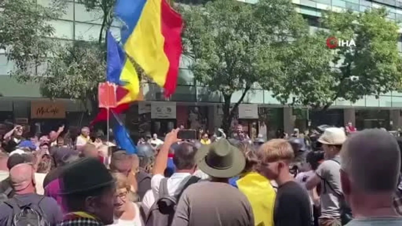 bükreş’te canlı küçükbaş ihracatı yasağı protestosu çatışmaya dönüştü