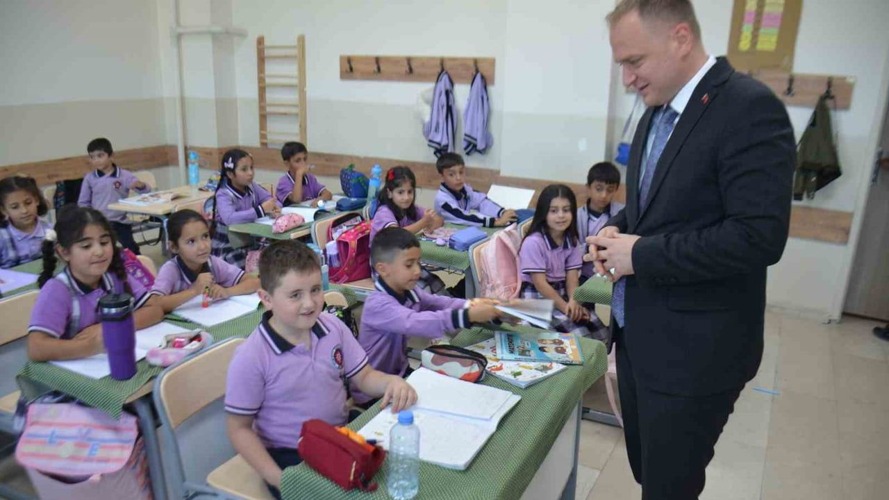 Bulanık'ta geleceğe yürüyüş: ilköğretim haftası etkinlikleri