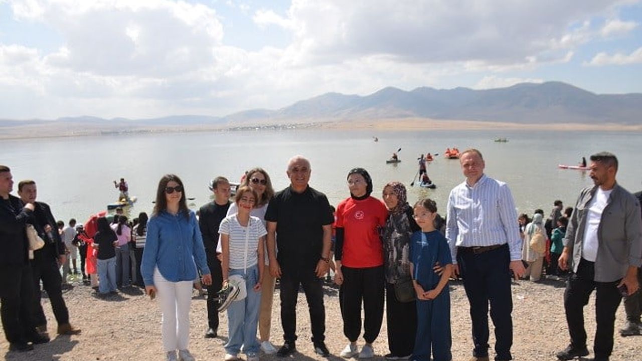 Bulanık'ta gençlere su sporları kapısı açıldı