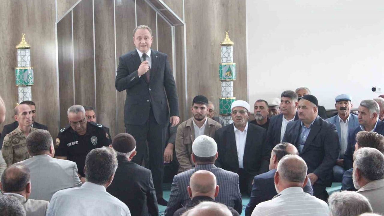 Bulanık'ta iki aile arasındaki husumet camide düzenlenen törenle sona erdi