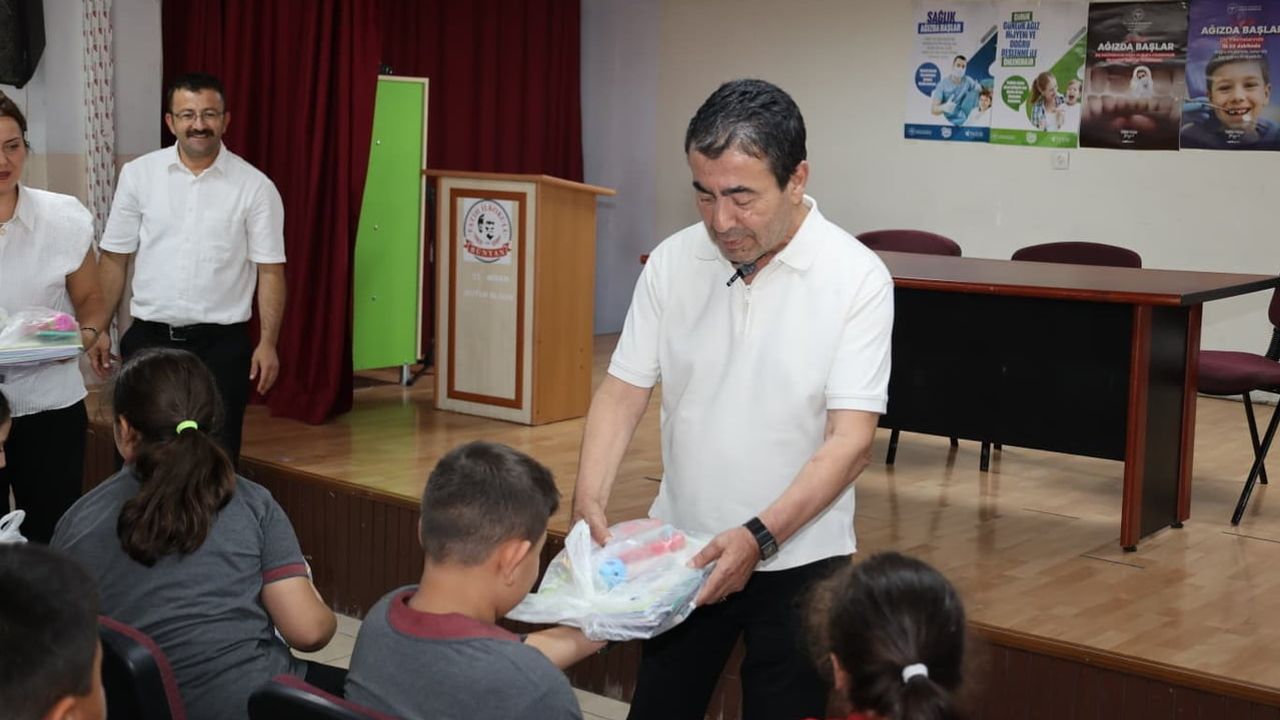 Bünyan'da yeni eğitim yılına moral: Metin öğrencilere kırtasiye desteği sağladı