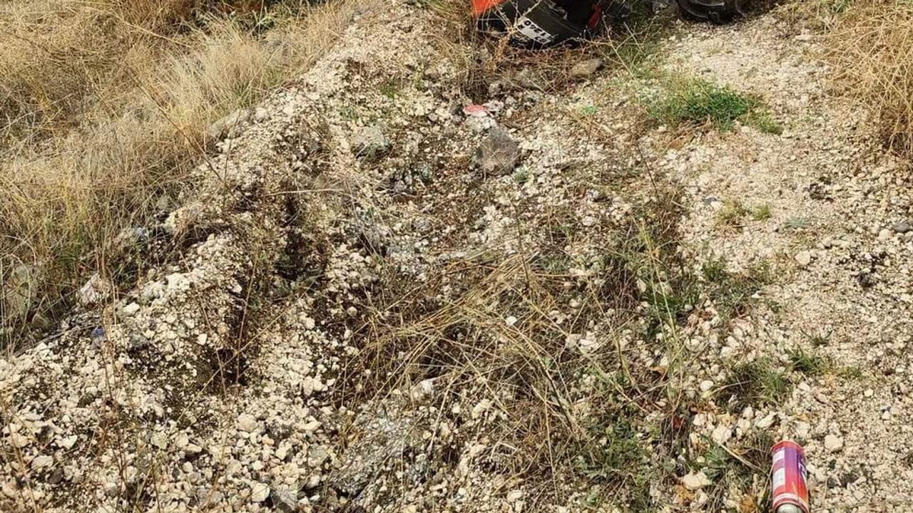 Burdur'da bayır kavşağı yakınında traktör şarampole devrildi, sürücü yaralandı