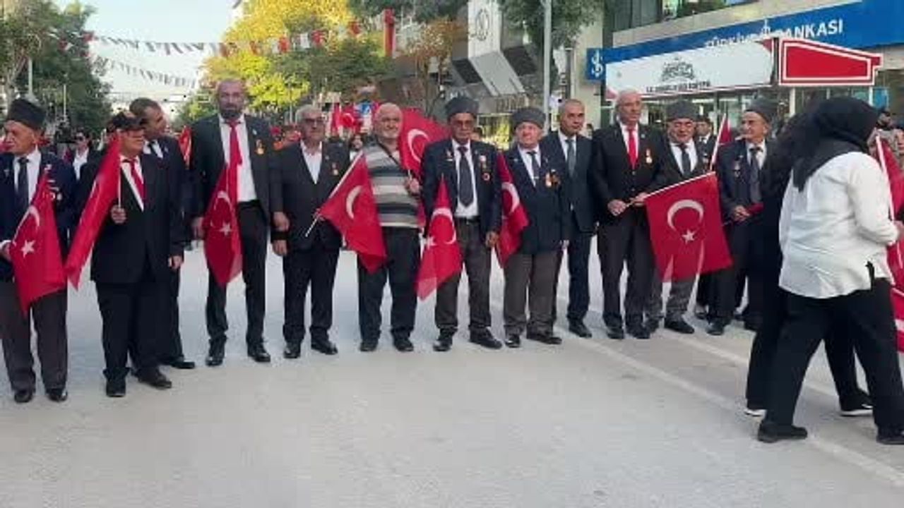 Burdur'da birlik ve minnet yürüyüşü: gaziler anıldı