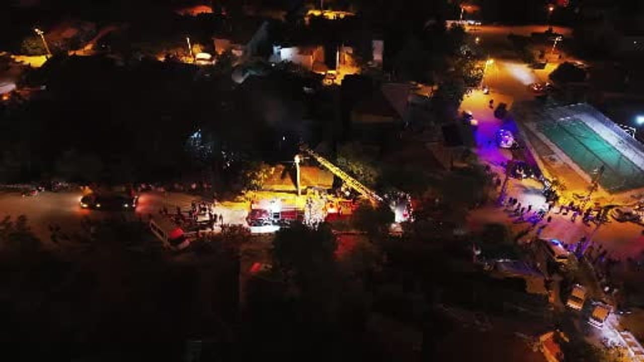 Burdur'da gece alevlerle aydınlandı; müstakil ev kullanılamaz hale geldi