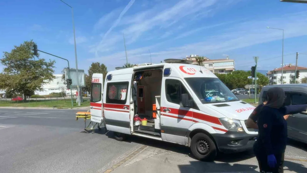 Burgaz kavşağında ışık ihdiası sonrası kavşak kazası: 1 kişi hafif yaralandı