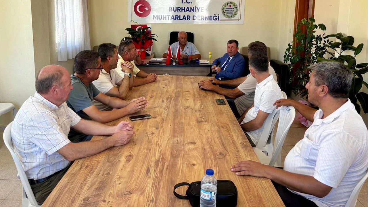 Burhaniye'de muhtarlarla ortak akıl toplantısı