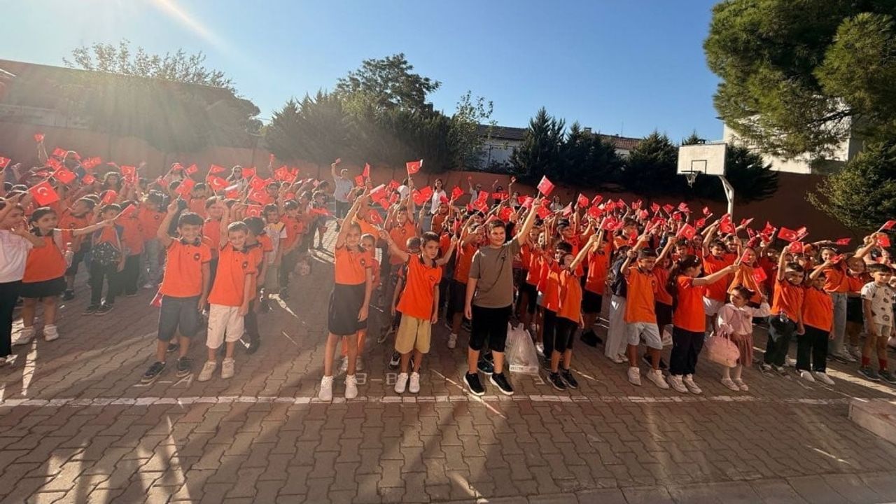 Burhaniye'de yeni öğretim yılı ziyaretlerle başladı