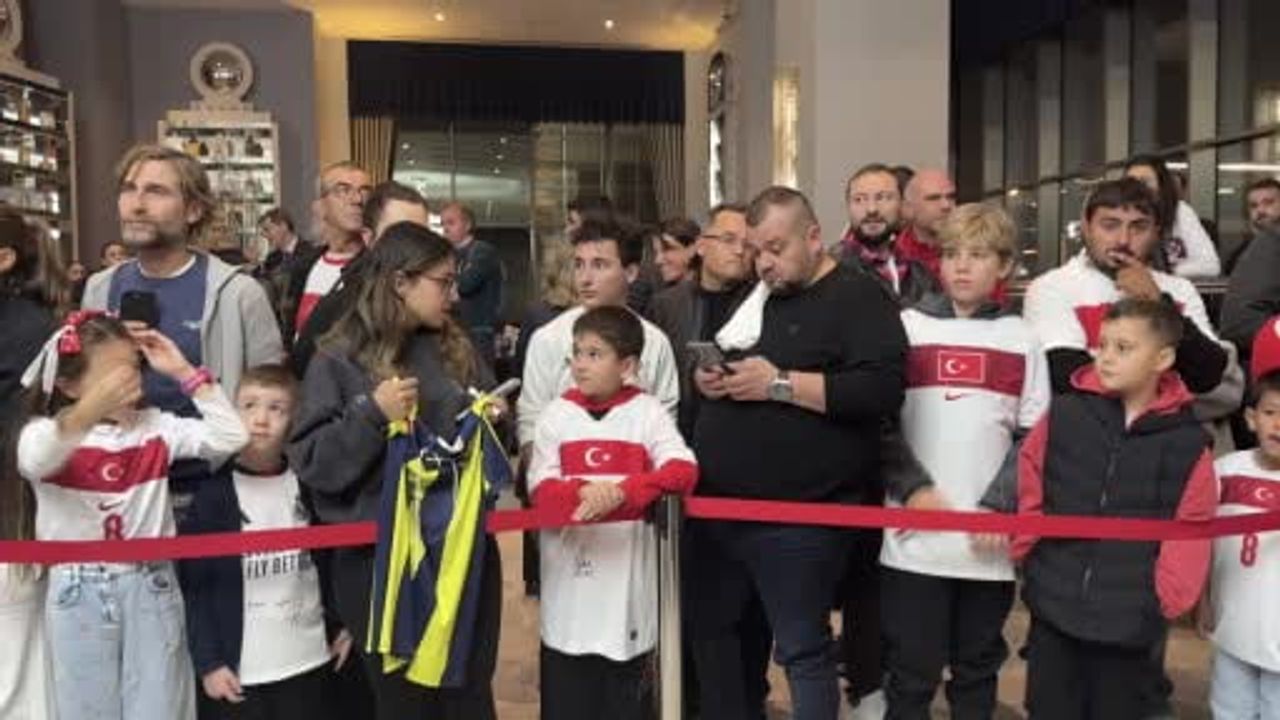 Bursa'da dostluk rüzgarı: Nilüfer Belediye Başkanı her iki milli takımı karşıladı