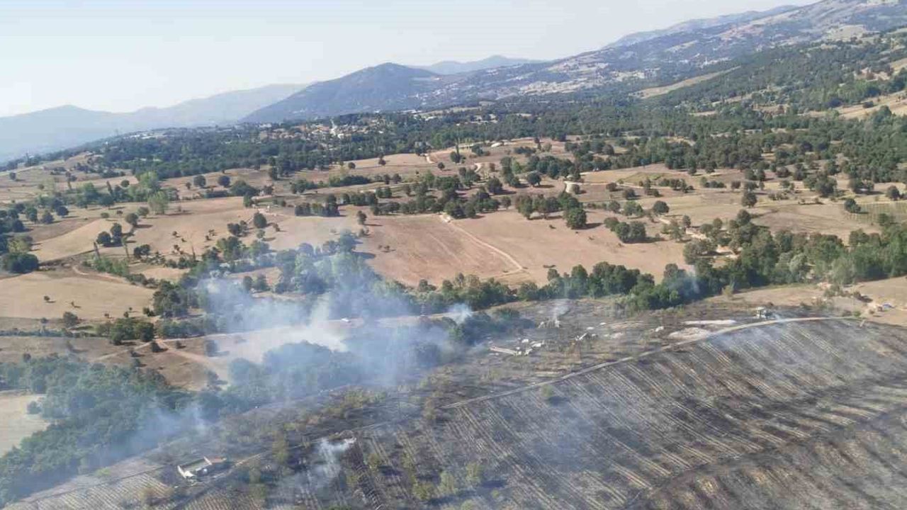Bursa'da helikopter destekli müdahale: ormana sıçrayan yangın 1,5 saatte kontrol altına alındı