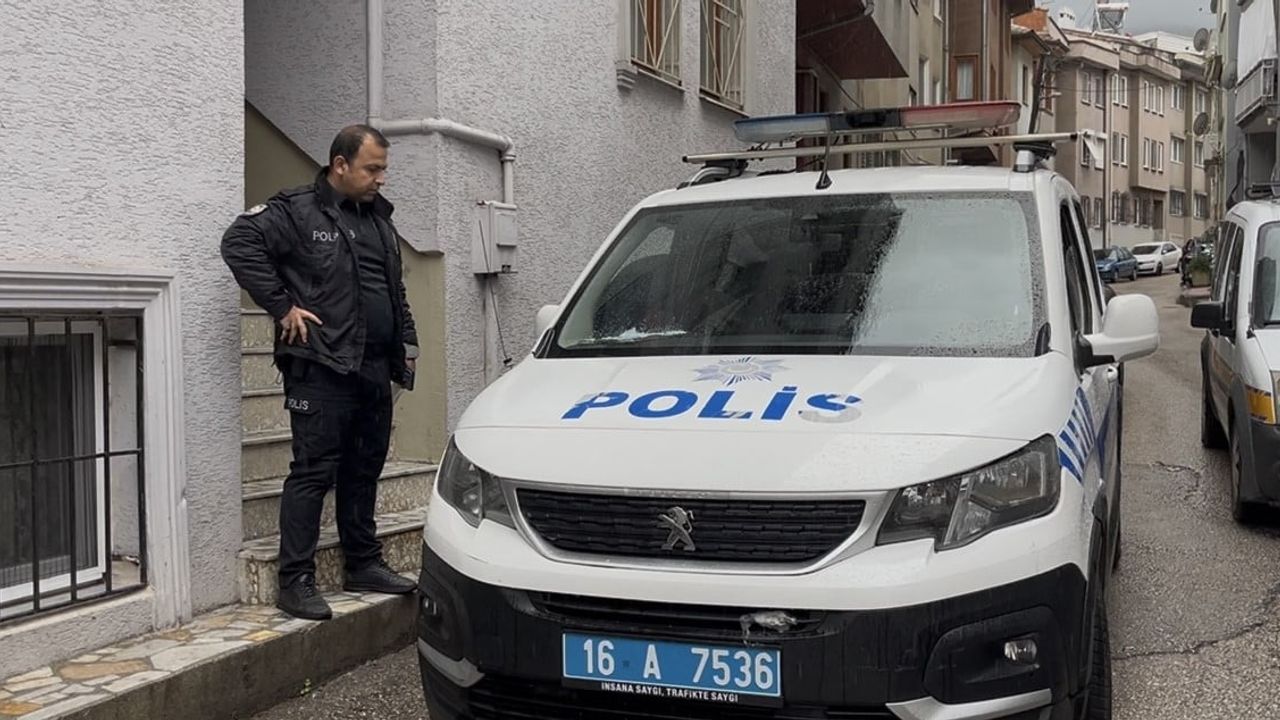 Bursa'da izinli çıkan arkadaşların kaldığı evde bir kişi yaşamını yitirdi
