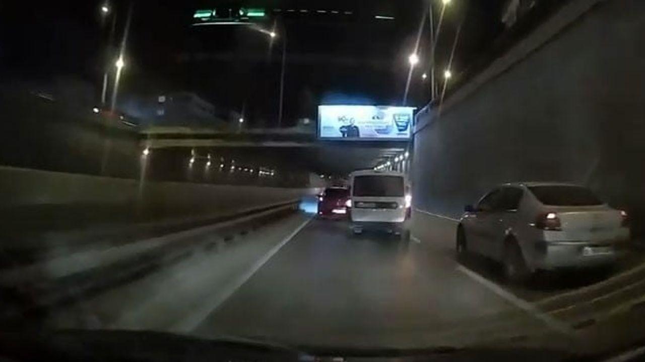 Bursa'da İzmir Yolu Caddesi'nde makas tehlikesi araç içi kamerada