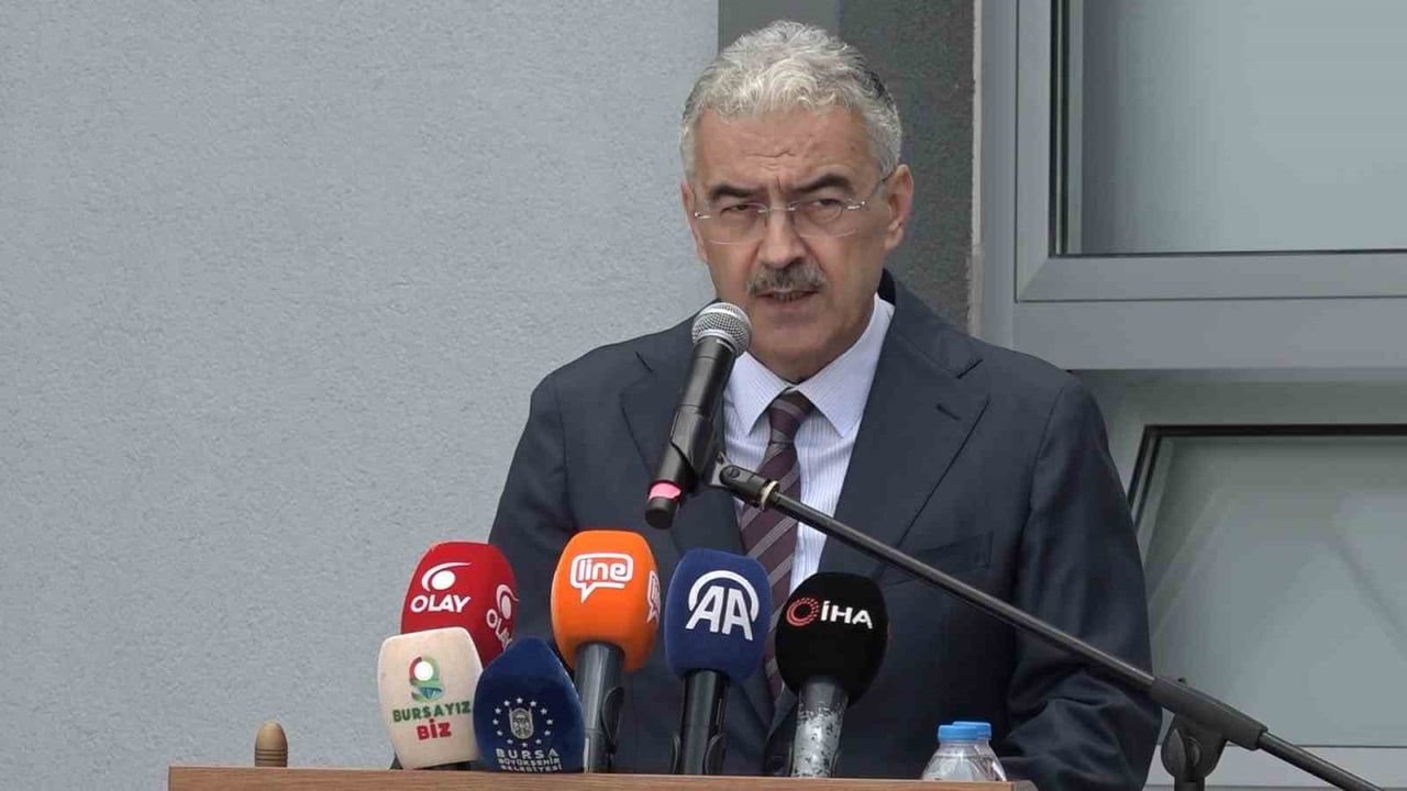 Bursa'da yeni eğitim yılı başladı, Gazze'yi özleyen Filistinli öğrenci duygulandırdı