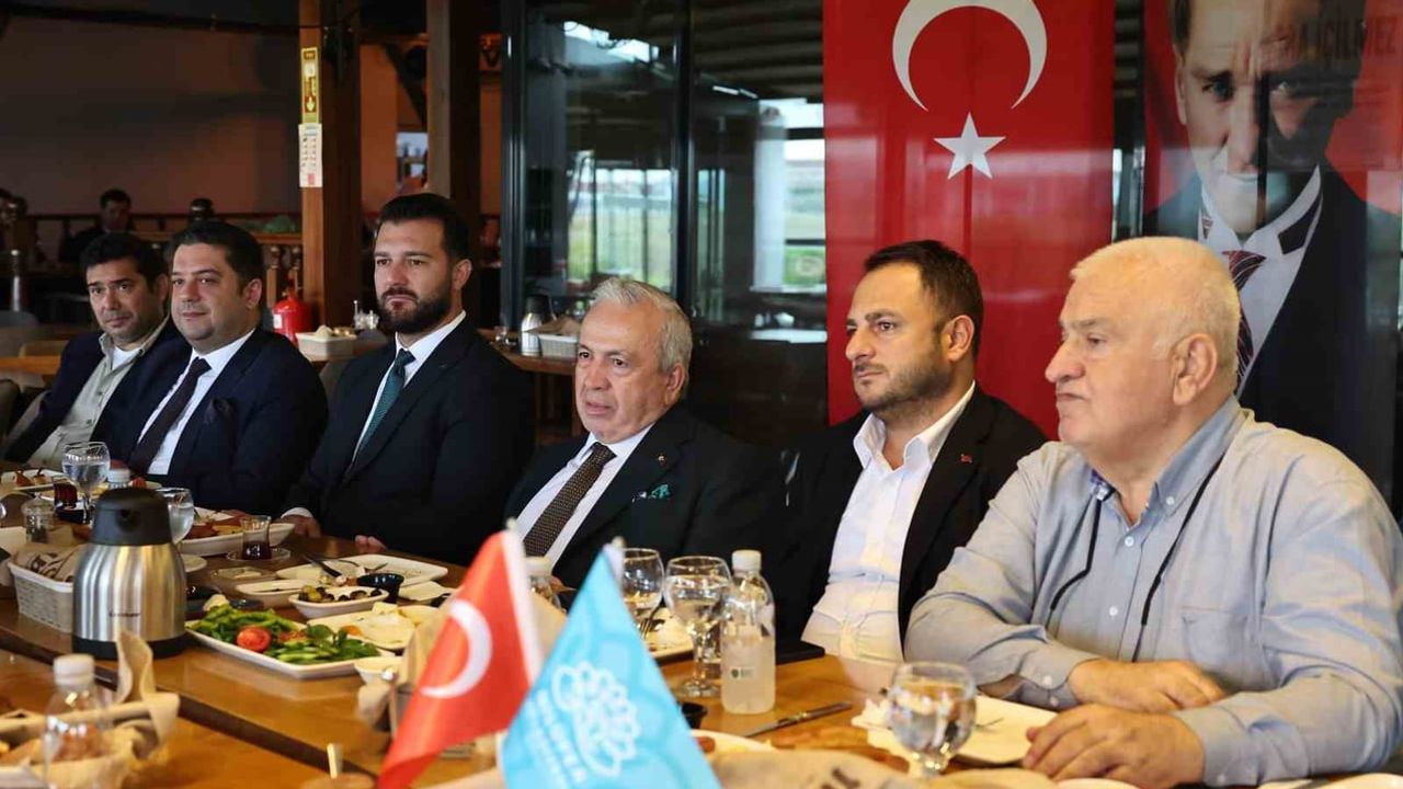 Bursa'nın ortak değeri için buluştular: Şadi Özdemir tribün liderleriyle kahvaltıda