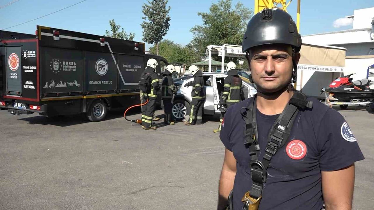Bursa'nın yeni itfaiyecileri: komandoları aratmayan 148 kursiyerin zorlu eğitimi