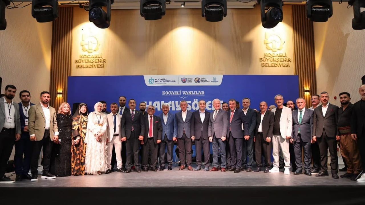 Büyükakın halayla Kocaeli'de birlik vurgusu yaptı