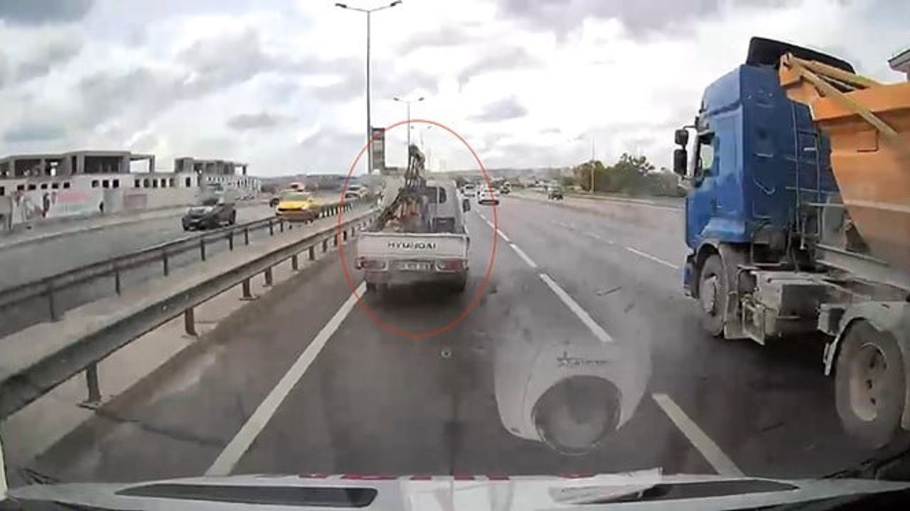 Büyükçekmece'de e-5'te ambulansa yol vermeyen sürücüye ağır trafik yaptırımı