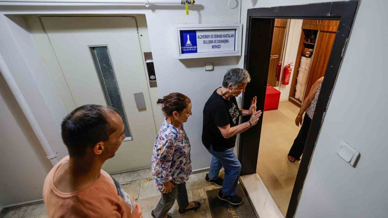 Büyükşehir'in alzaymır merkezi hastalara ve ailelere nefes oluyor