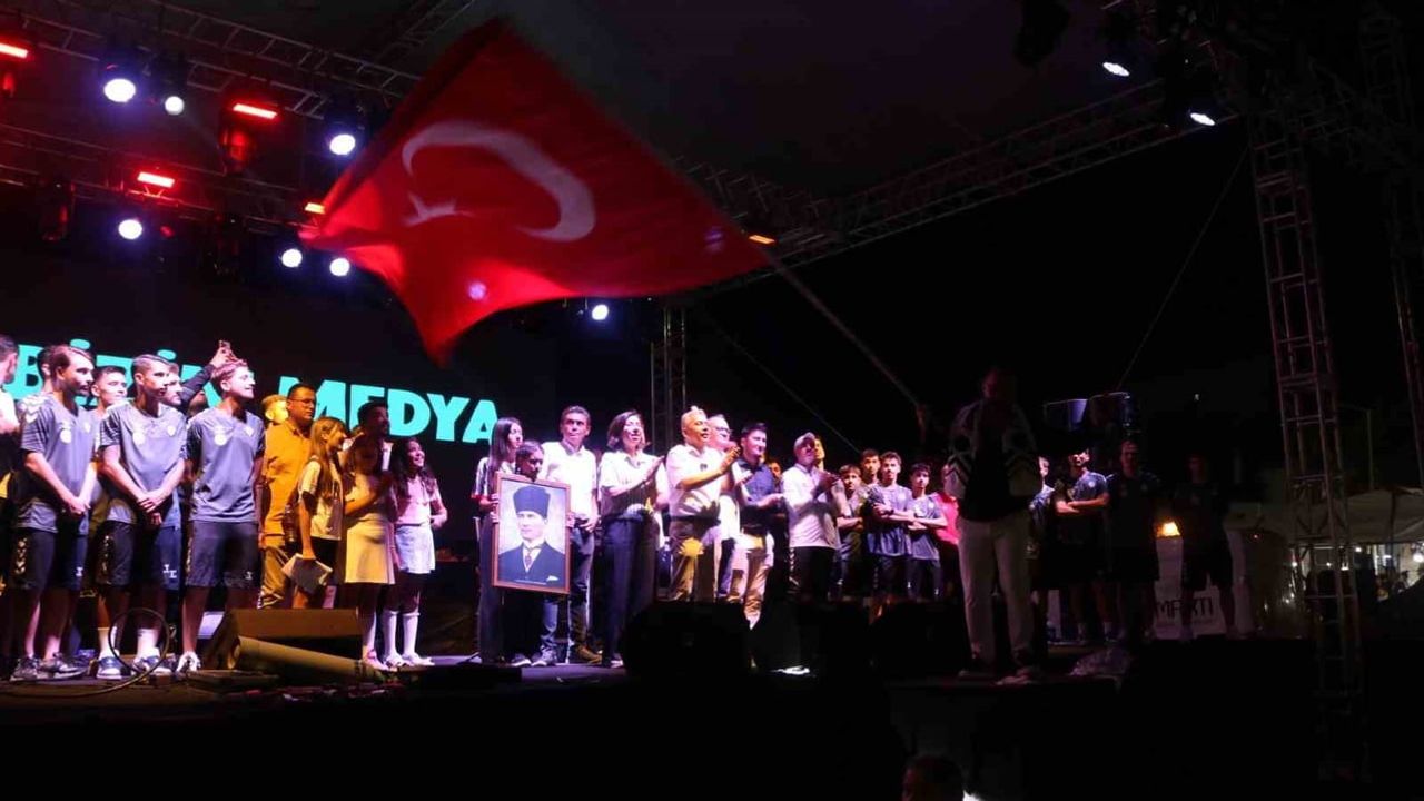 Çal'dan 3. lig hedefi: Çal Belediyespor festivalde kadrosunu tanıttı