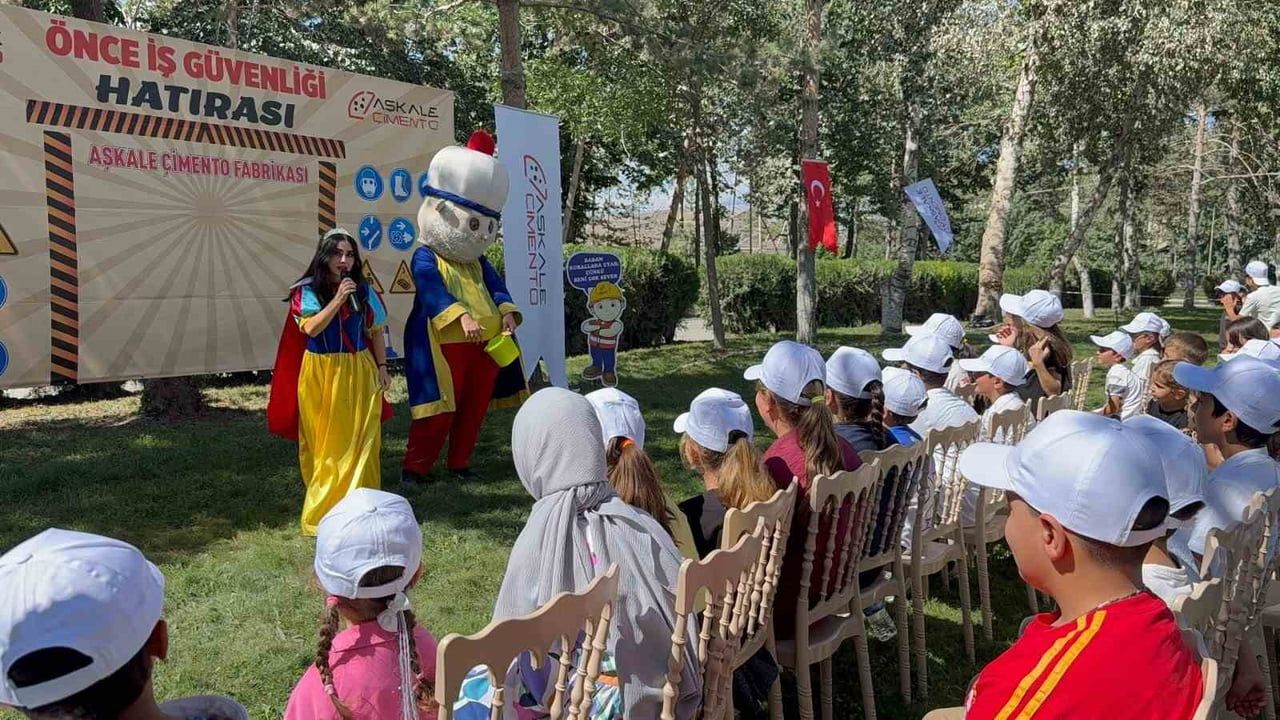 Çalışanların çocukları fabrikada üretimi ve iş güvenliğini öğrendi