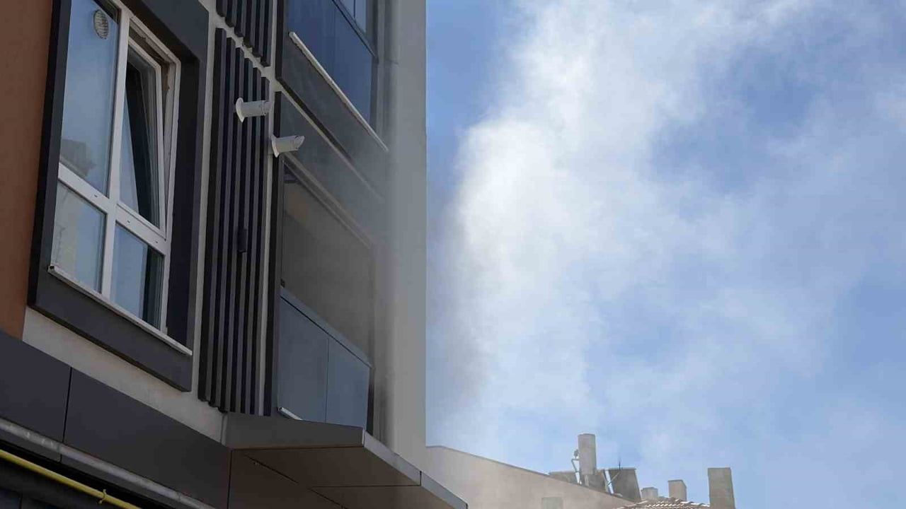 Çamaşır makinesindeki yangın apartmanda paniğe yol açtı