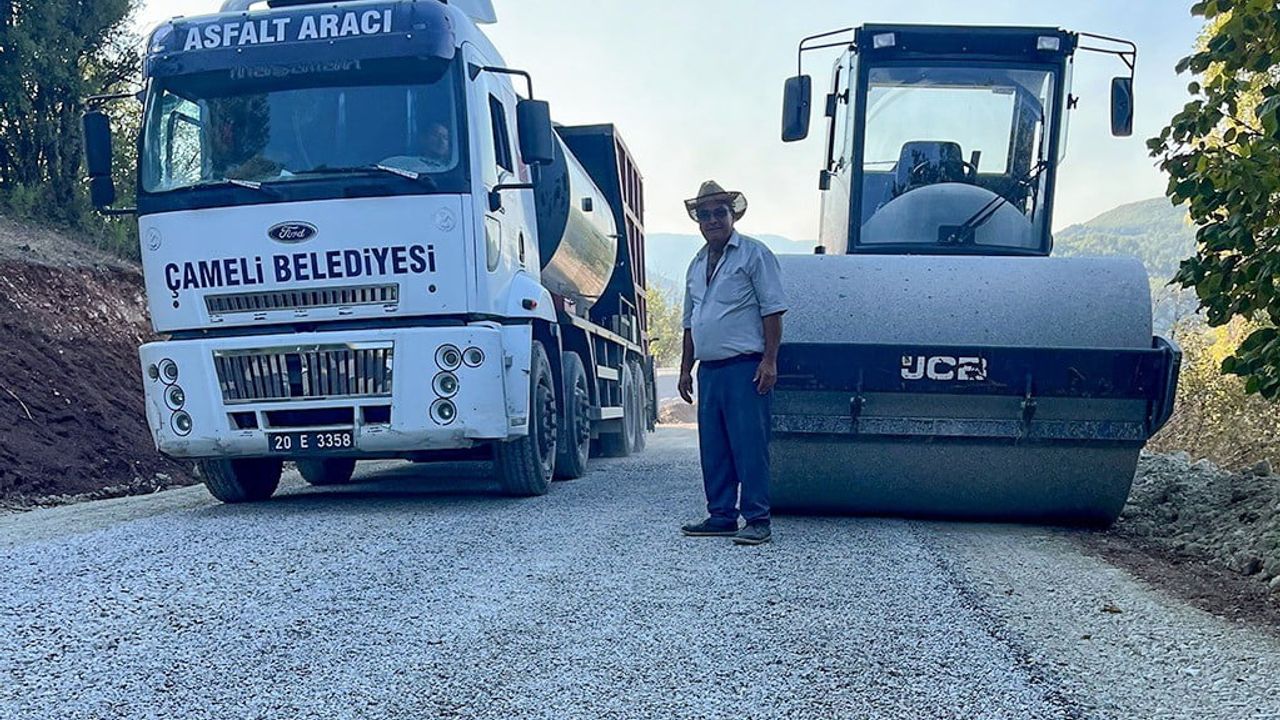 Çameli'de Emecik'in yolları belediyenin kendi imkanlarıyla yenileniyor