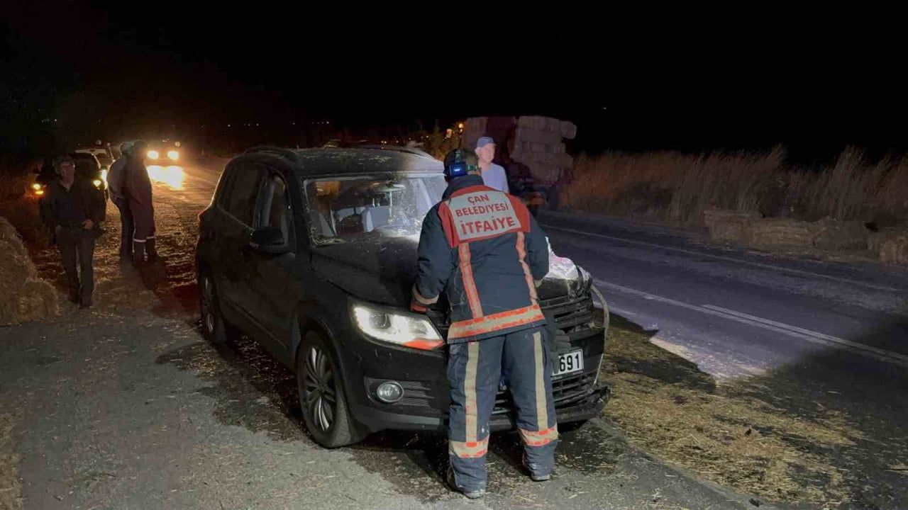 Çan'da yoldaki saman balyaları kazaya yol açtı: 1 yaralı