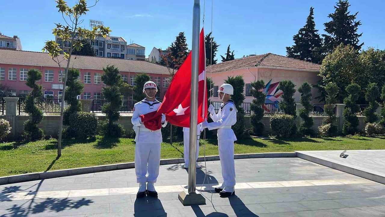 Çanakkale'de gazilere saygı: çelenk töreniyle anma