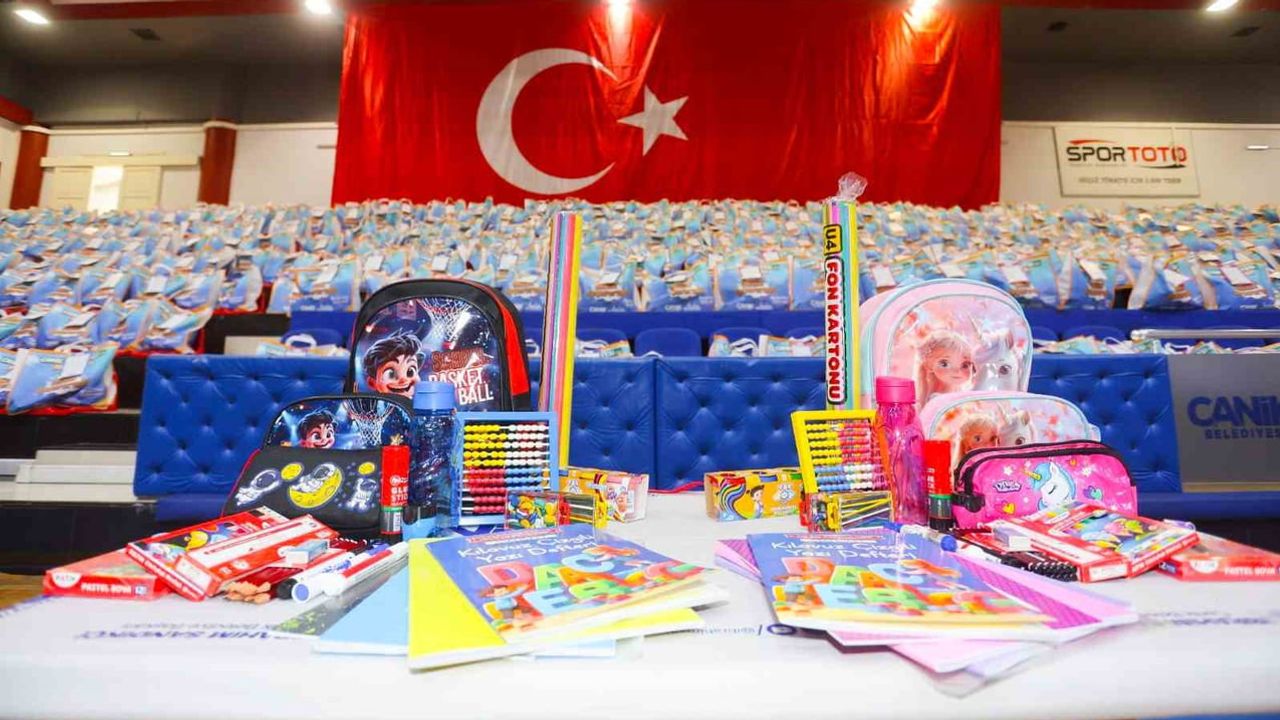 Canik'te yeni eğitim yılına sıralarda hediyeyle başlangıç