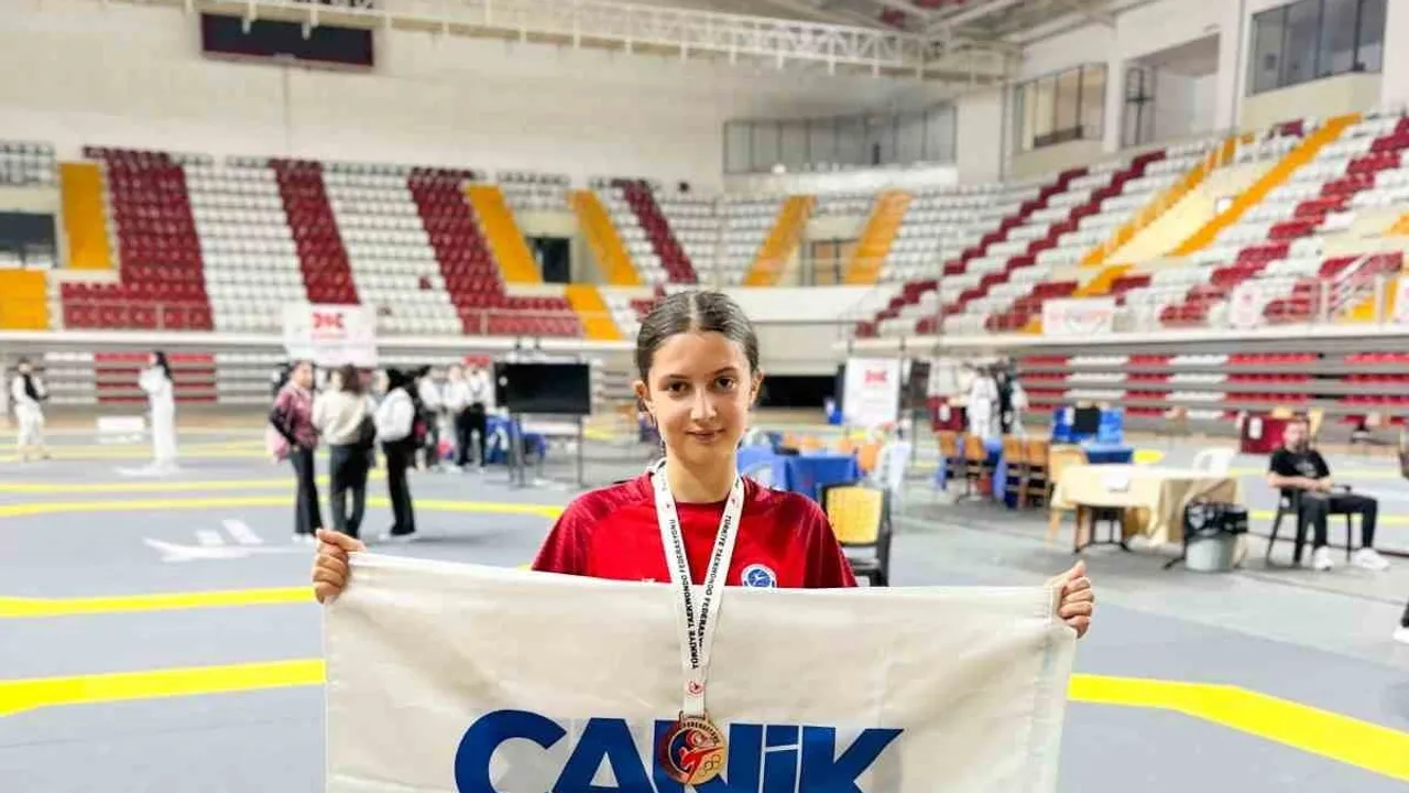 Canikli tekvandocu Asiye Nur Bilgin final biletini kaptı