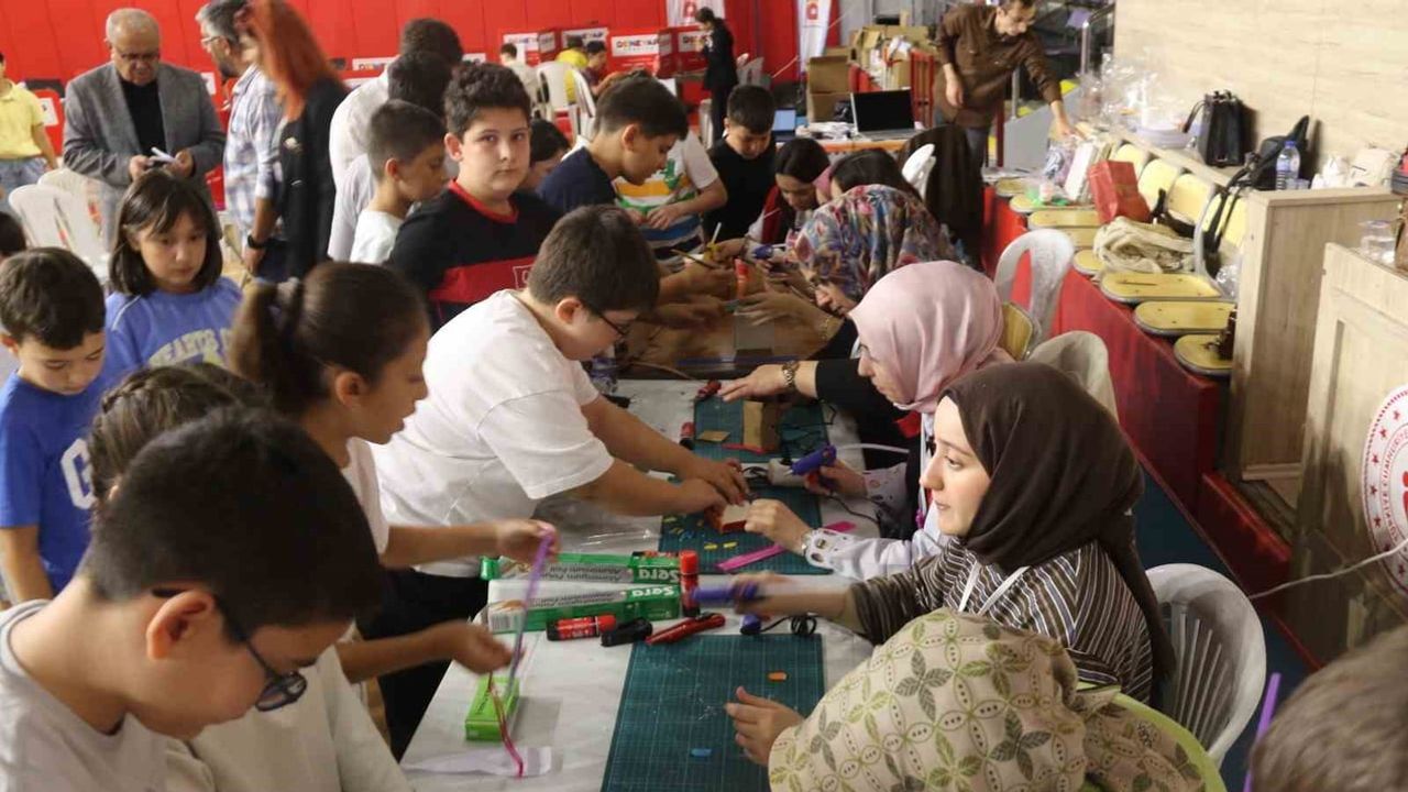 Çankırı'da teknoloji yıldız adayları DENEYAP sınavında projelerini sundu